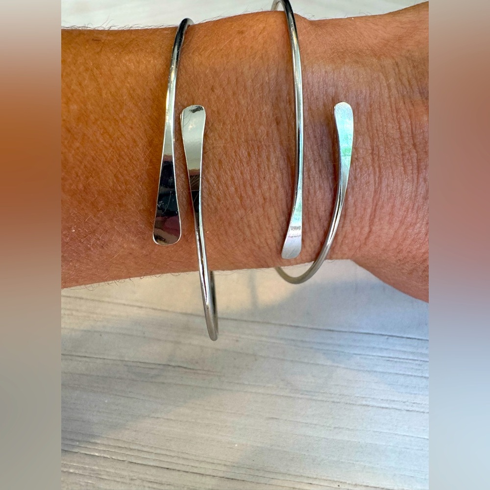 Set of 2 Glossy Expandable Cuff Bracelets - Bangle Bracelets - Silver tone